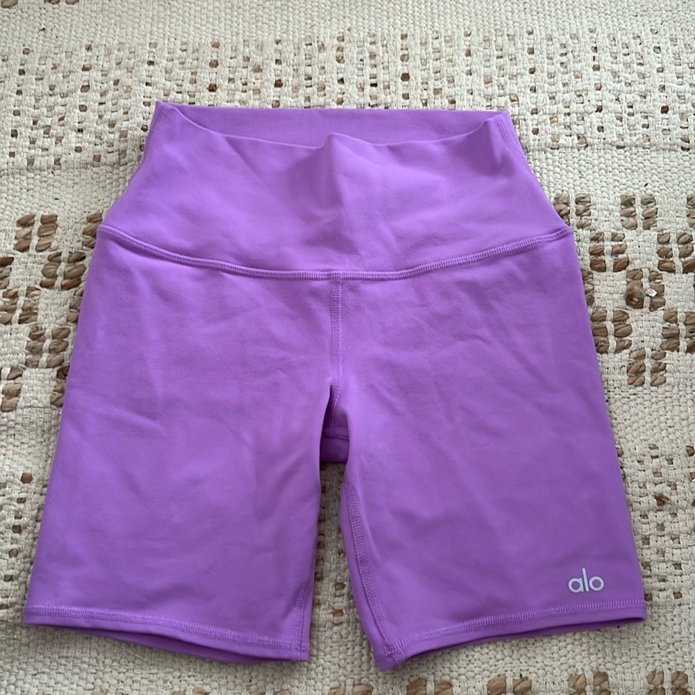 NWOT Alo Biker Shorts